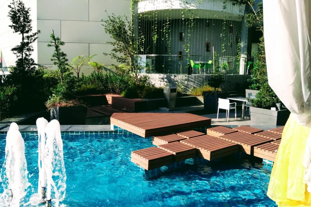 Choose The Right Pool Deck For Your Home